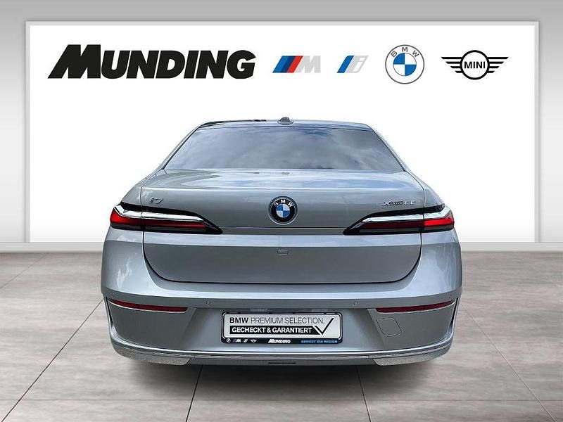 Gebraucht BMW i7 400 kW (544 PS) 2023 Spacesilber Limousine