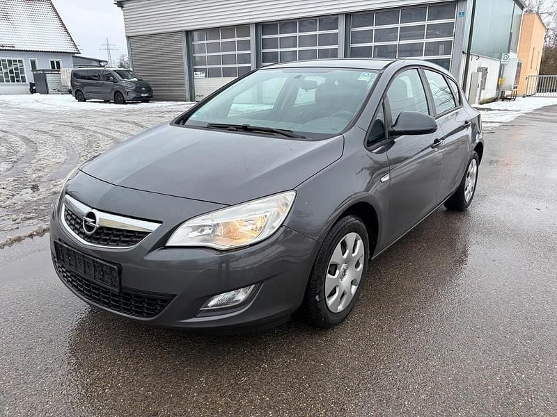 Grau Gebraucht 2012 Opel Astra Limousine | 4.999 € (Fairer Preis) - Bild 1/4