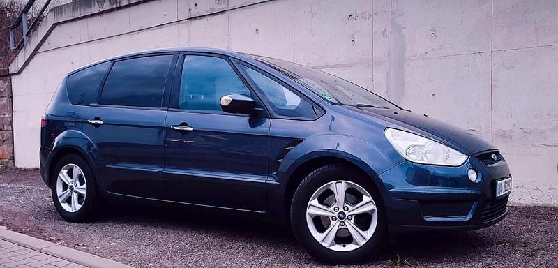 Grau Gebraucht 2009 Ford S-MAX Titanium S Van / Kleinbus | 4.800 € (Etwas zu teuer) - Bild 1/4