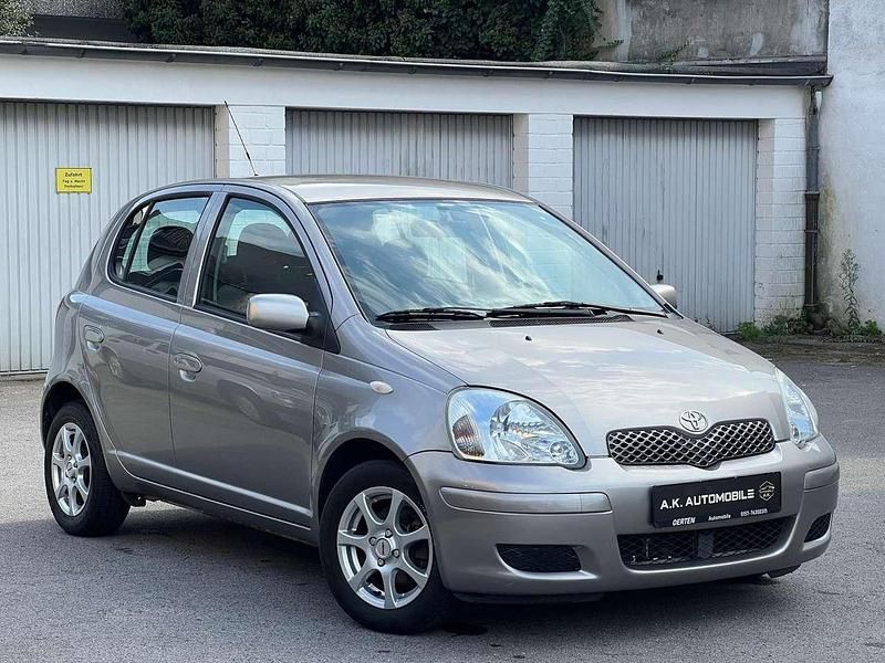 Grau Gebraucht 2004 Toyota Yaris Sol Kleinwagen | 4.500 € (Etwas zu teuer) - Bild 1/4