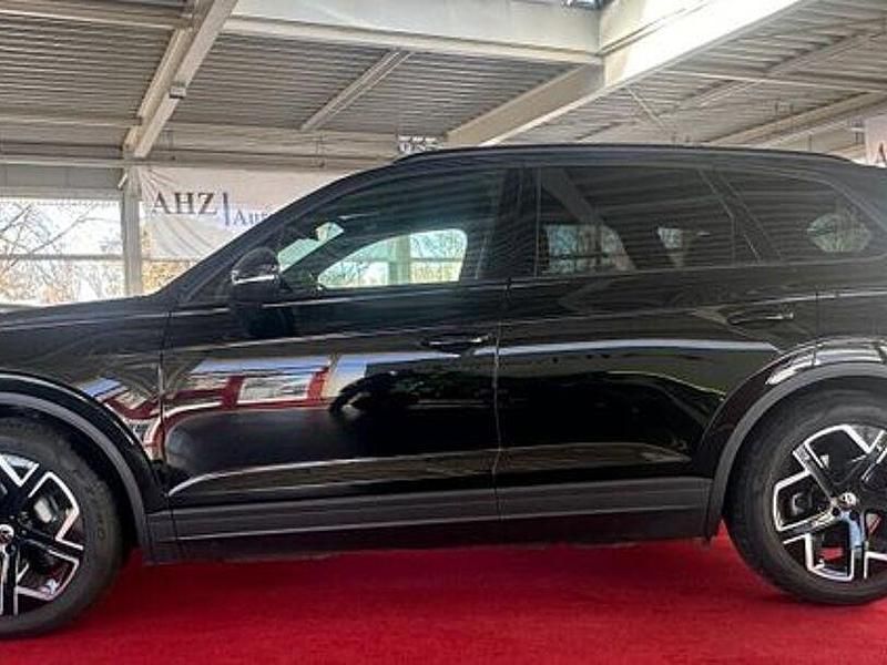 Gebraucht VW Touareg 231 PS (169 kW) 2024 Grenadillschwarz metallic SUV