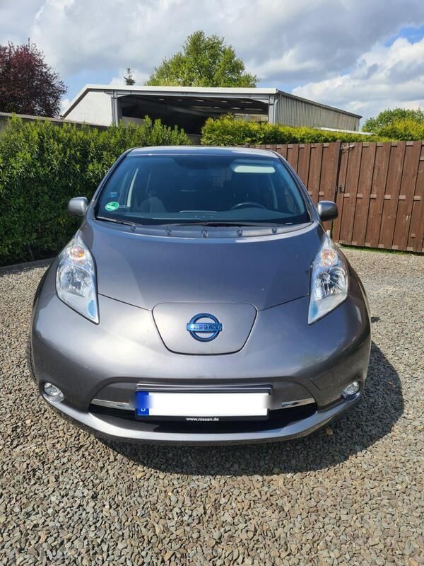 Grau Gebraucht 2016 Nissan Leaf Acenta Kleinwagen | 8.500 € (Etwas zu teuer) - Bild 1/4