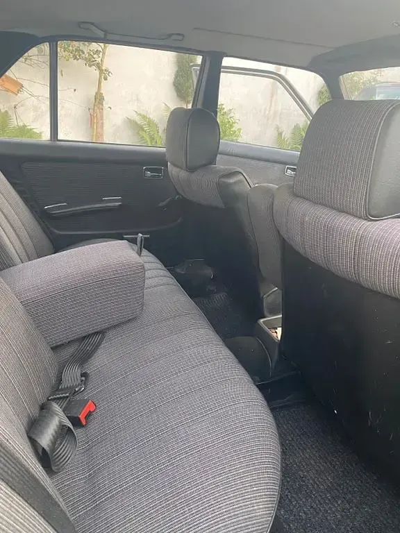 Gebraucht Mercedes E230 136 PS (100 kW) 1983 Grau Limousine