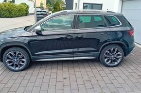 Schwarz Gebraucht 2019 Skoda Karoq Scout 4x4 SUV | 15.900 € (Etwas zu teuer) - Bild 1/4