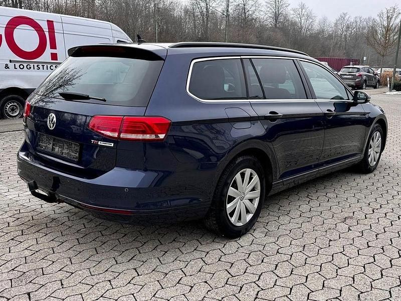 Gebraucht VW Passat Highline 120 PS (88 kW) 2015 Blau Limousine