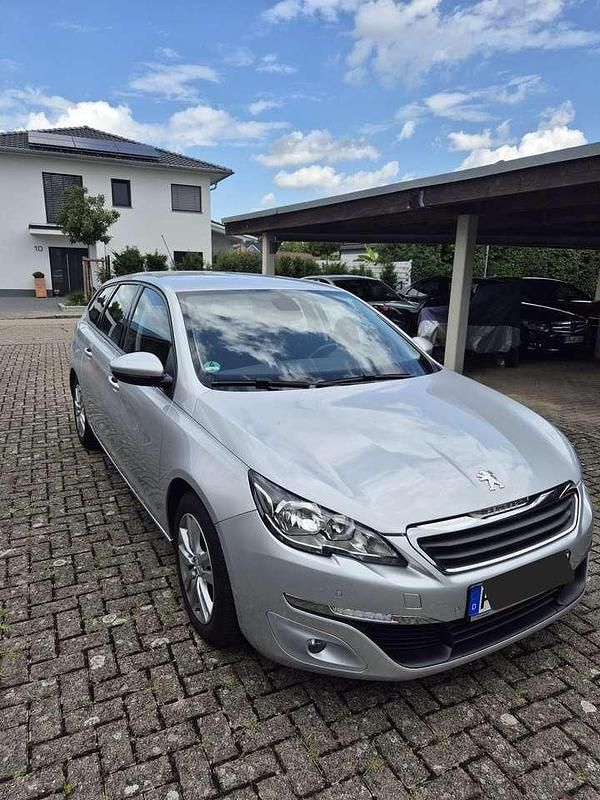 Silber Gebraucht 2015 Peugeot 308 Allure Kombi | 11.900 € (Teuer) - Bild 1/4