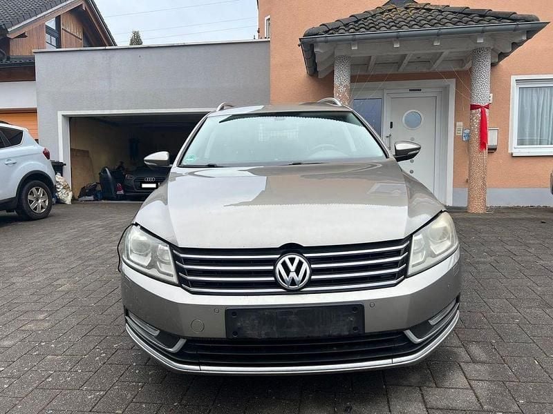 Gebraucht VW Passat Comfortline 160 PS (117 kW) 2012 Braun Limousine