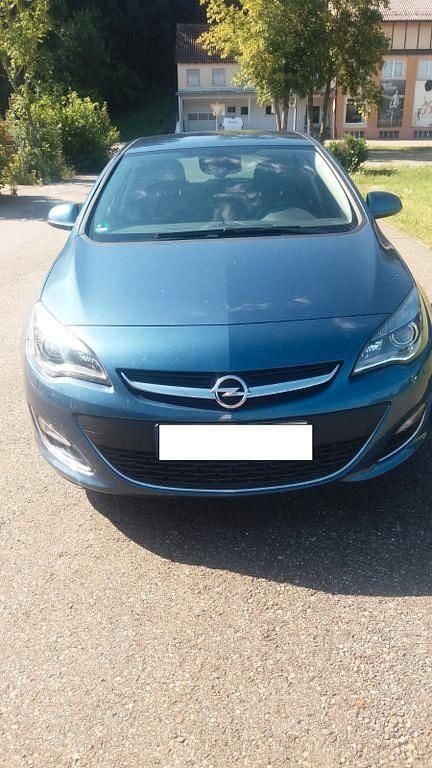 Gebraucht Opel Astra Exklusiv 140 PS (102 kW) 2015 Blau Limousine