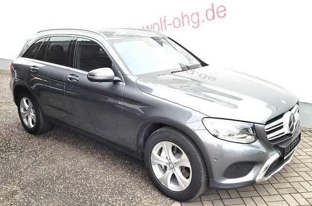 Selenitgrau Gebraucht 2016 Mercedes GLC250 Exclusive SUV | 26.760 € (Fairer Preis) - Bild 1/4