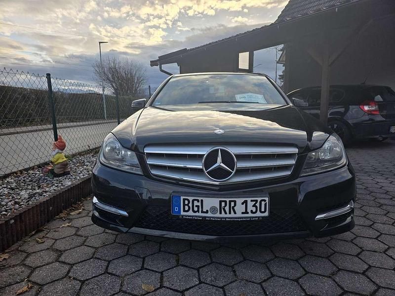 Schwarz Gebraucht 2011 Mercedes C180 Limousine | 9.950 € (Fairer Preis) - Bild 1/4