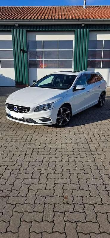 Gebraucht Volvo V60 R-Design Momentum 224 PS (164 kW) 2015 Weiß Kombi