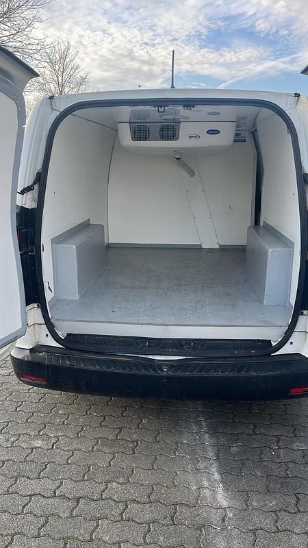 Gebraucht Hyundai H-1 100 PS (73 kW) 2016 Weiß Van / Kleinbus