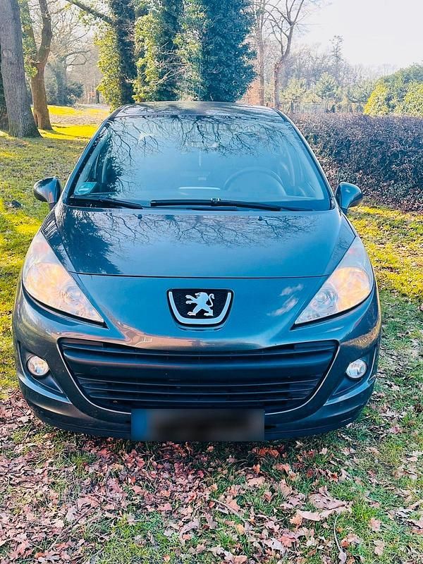 Gebraucht Peugeot 207 73 PS (53 kW) 2010 Schwarz Kleinwagen