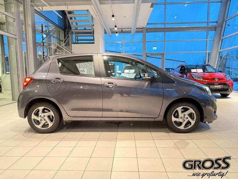 Gebraucht Toyota Yaris Hybrid Comfort 101 PS (74 kW) 2014 Grau Kleinwagen