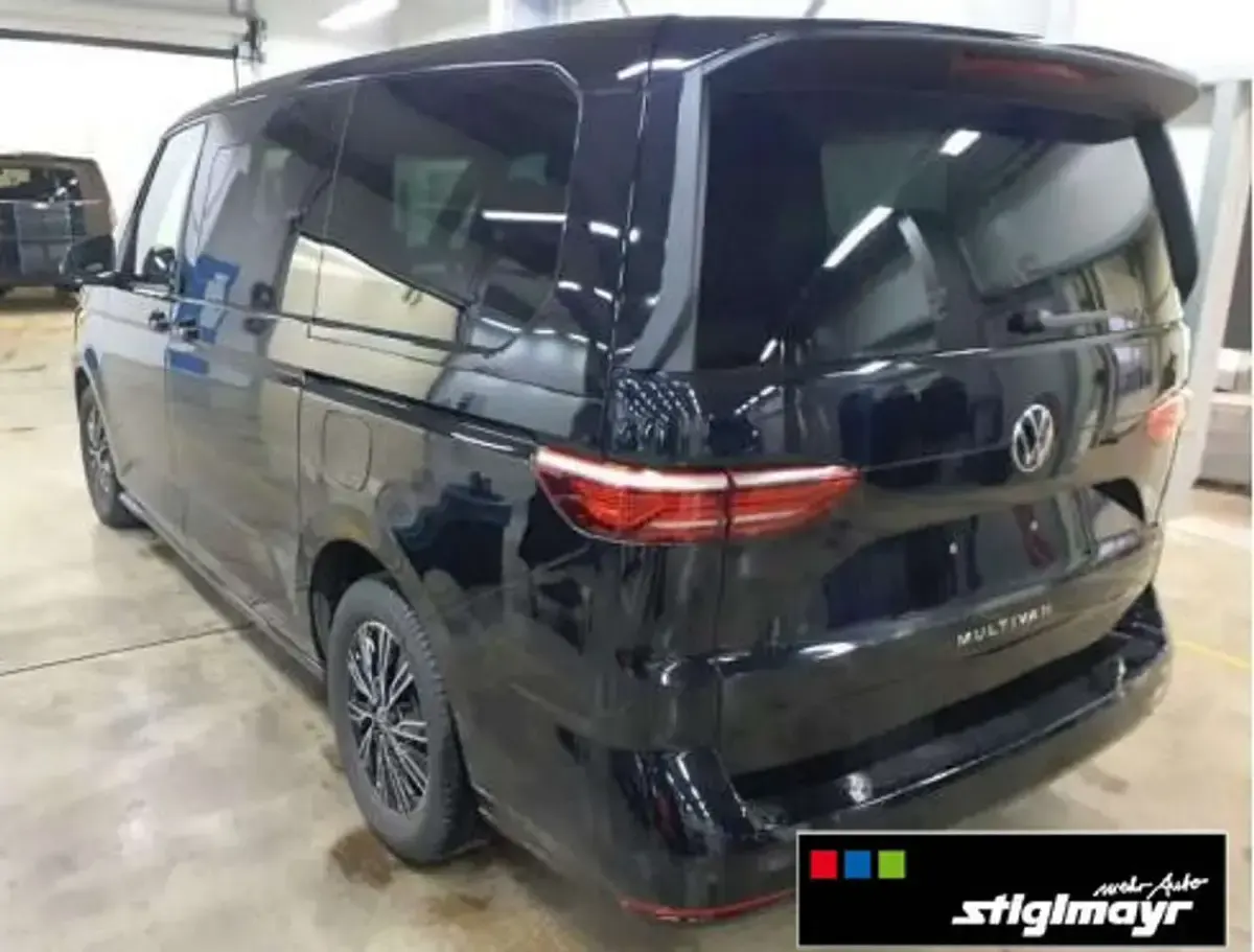 Gebraucht VW Multivan Life 150 PS (110 kW) 2025 Schwarz Van / Kleinbus
