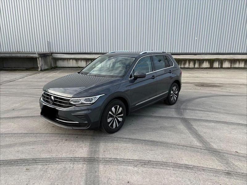 Gebraucht VW Tiguan 150 PS (110 kW) 2024 Grau SUV