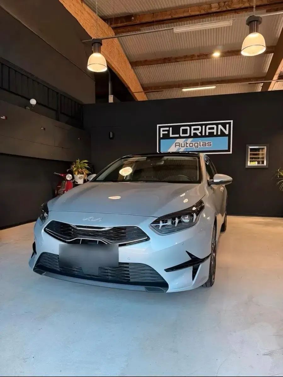 Gebraucht Kia Ceed Spirit 160 PS (117 kW) 2022 Silber Kleinwagen