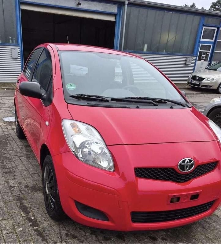 Gebraucht 2010 Toyota Yaris Limousine | 2.200 € (Guter Preis) - Bild 1/4