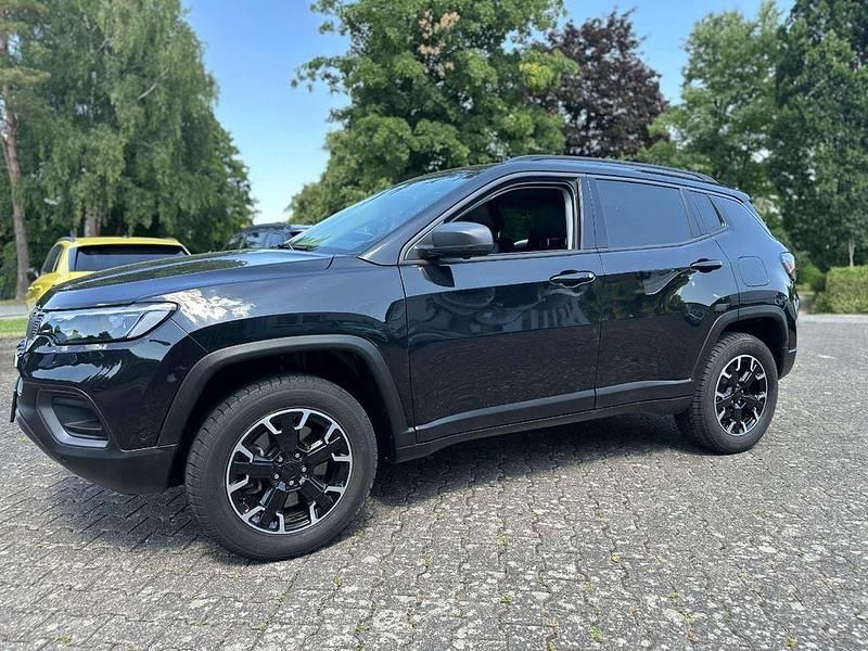 Schwarz Gebraucht 2021 Jeep Compass Trailhawk SUV | 23.990 € (Fairer Preis) - Bild 1/4