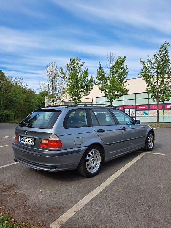 Gebraucht BMW 318 143 PS (105 kW) 2005 Grau Kombi