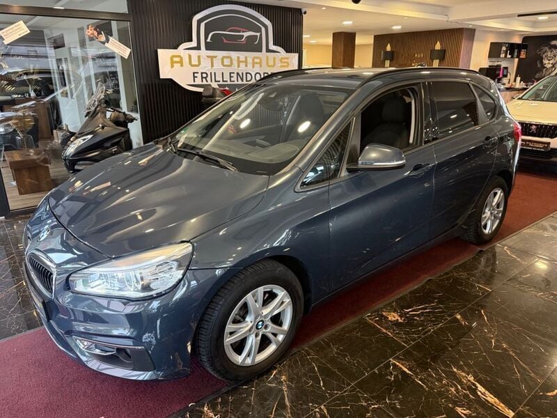 Grau Gebraucht 2016 BMW 218 Active Tourer Advantage Van / Kleinbus | 11.950 € (Guter Preis) - Bild 1/4