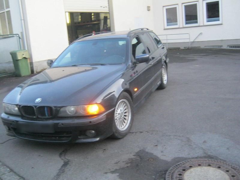Gebraucht BMW 523 170 PS (125 kW) 2000 Schwarz Kombi