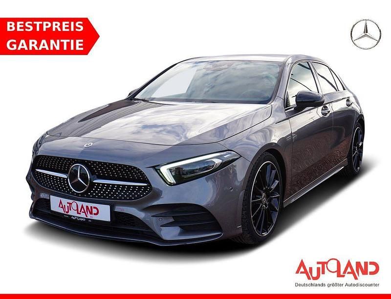Grau Gebraucht 2020 Mercedes A250 AMG line Limousine | 26.990 € (Fairer Preis) - Bild 1/4
