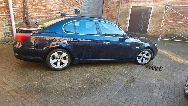 Gebraucht BMW 523 190 PS (139 kW) 2010 Blau Limousine