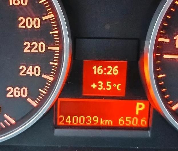 Gebraucht BMW 320 180 PS (132 kW) 2010 Schwarz Kombi