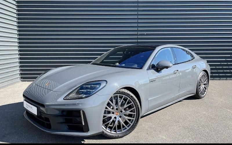 Grau Gebraucht 2025 Porsche Panamera 4 Limousine | 145.750 € (Teuer) - Bild 1/4