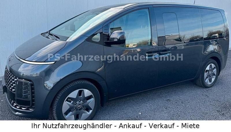 Grau Gebraucht 2022 Hyundai Staria Signature Van / Kleinbus | 39.900 € (Guter Preis) - Bild 1/4