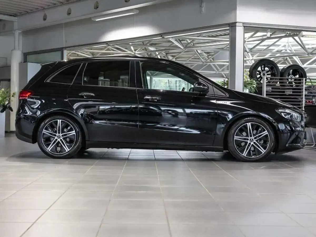 Gebraucht Mercedes B200 Progressive 163 PS (119 kW) 2025 Schwarz Kleinwagen