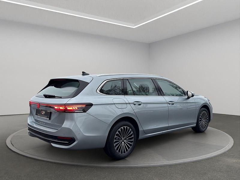 Neu VW Passat Elegance 150 PS (110 kW) 2025 Schwarz Kombi