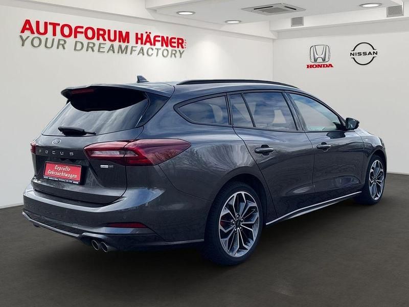 Używany Ford Focus ST-Line 155 KM (114 kW) 2023 Szary Sedan/Limuzyna
