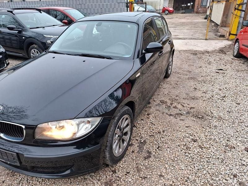 Gebraucht BMW 116 122 PS (89 kW) 2009 Schwarz Kleinwagen