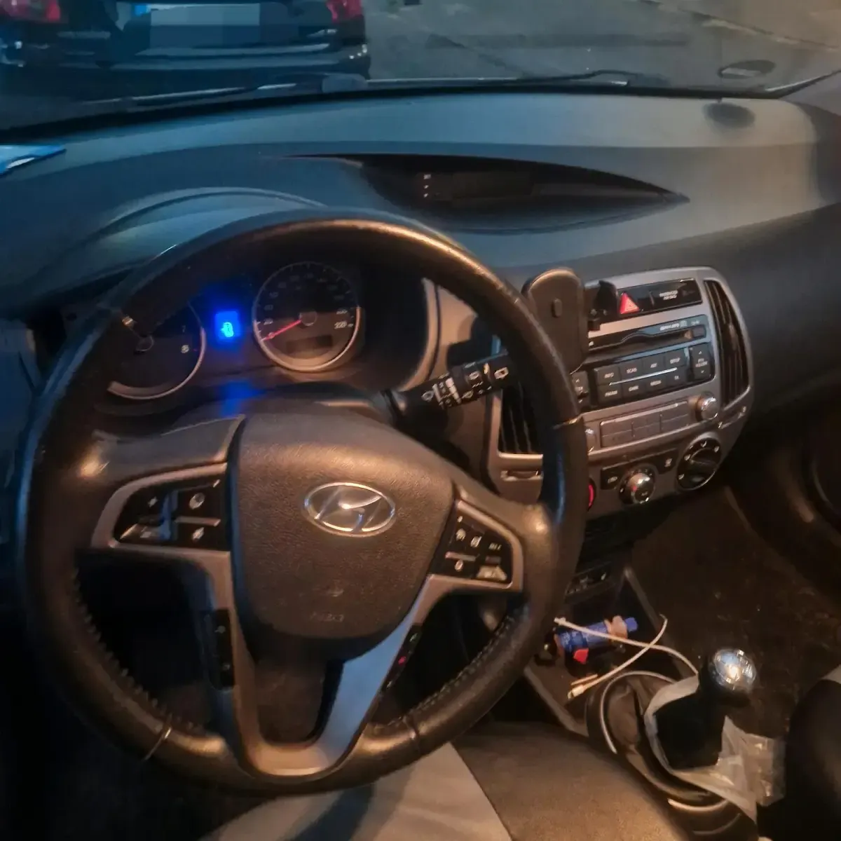 Gebraucht Hyundai i20 85 PS (62 kW) 2015 Weiß Kleinwagen
