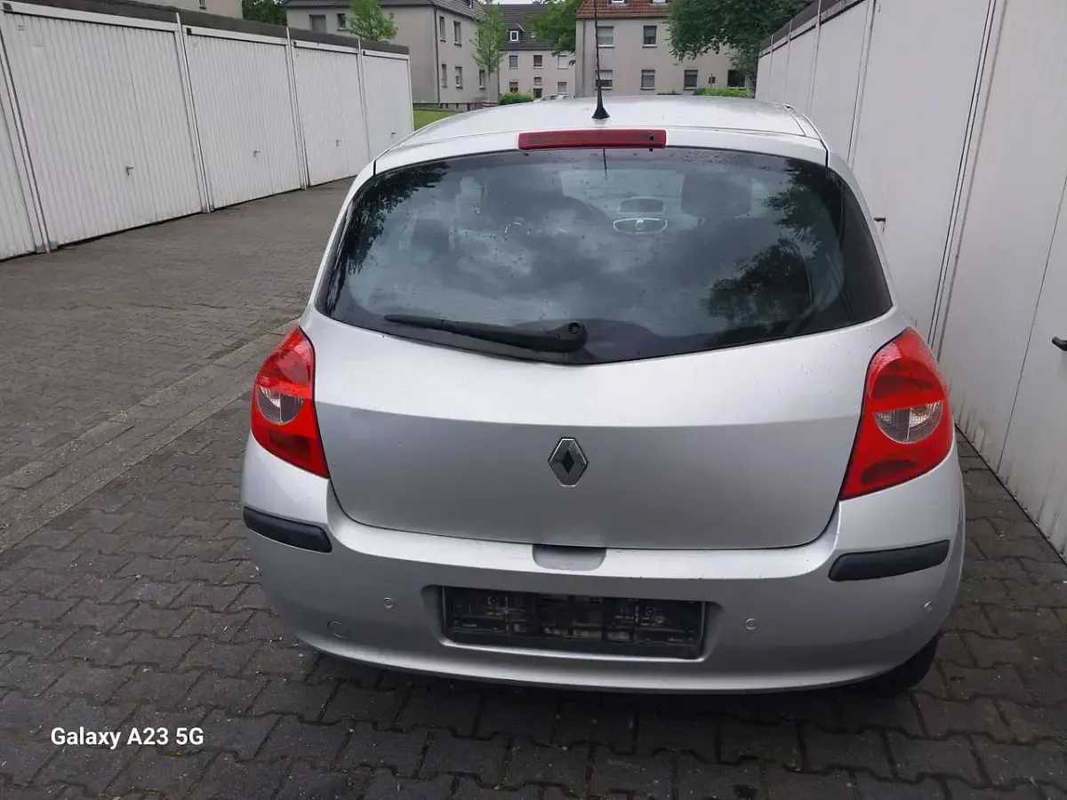 Occasion Renault Clio II Privilege 88 ch (64 kW) 2006 Berline