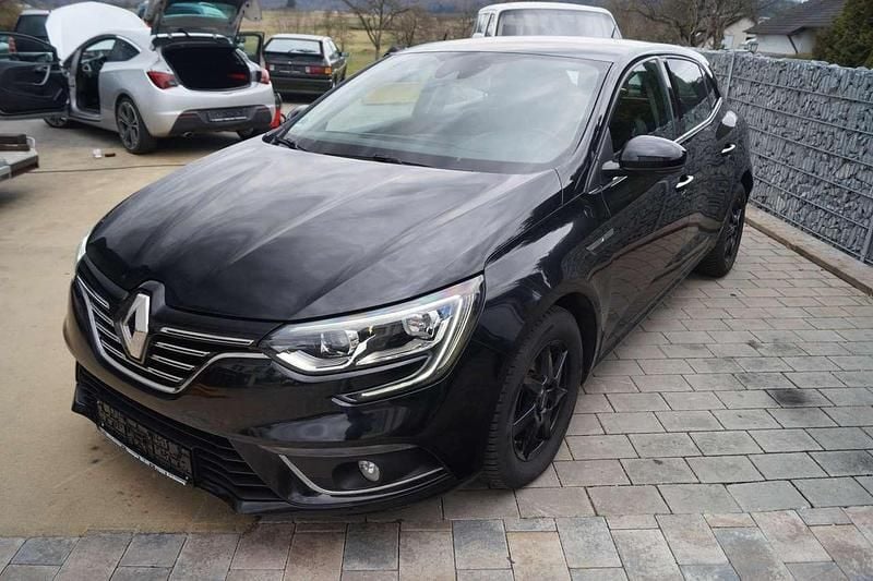 Sternenschwarz Gebraucht 2016 Renault Mégane III Intens Limousine | 7.990 € (Guter Preis) - Bild 1/4