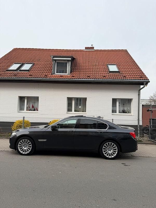 Gebraucht BMW 730 245 PS (180 kW) 2011 Grau Limousine