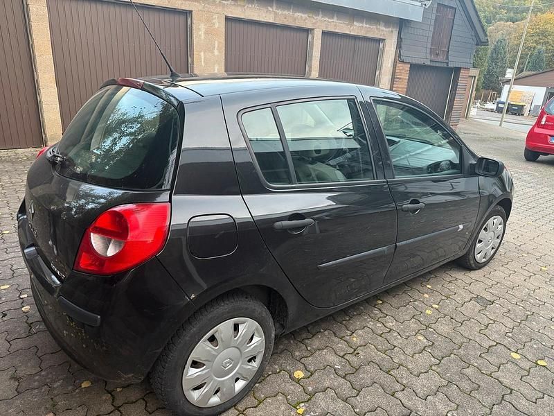 Schwarz Gebraucht 2006 Renault Clio II Kleinwagen | 1.750 € (Fairer Preis) - Bild 1/4