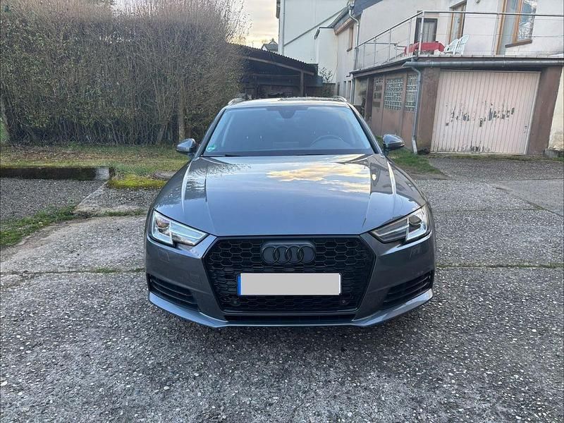 Gebraucht Audi A4 Ambiente 150 PS (110 kW) 2018 Grau Kombi