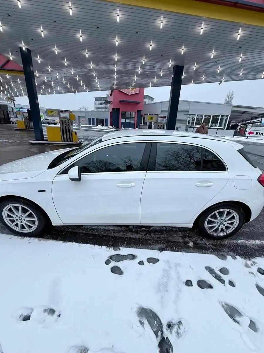 Gebraucht Mercedes A250 160 PS (117 kW) 2020 Weiß Limousine