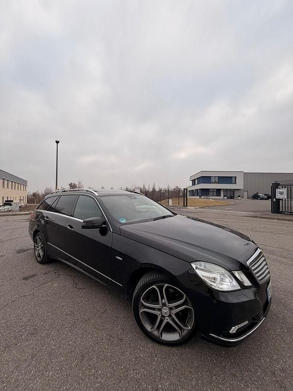 Gebraucht Mercedes E250 204 PS (150 kW) 2011 Schwarz Kombi