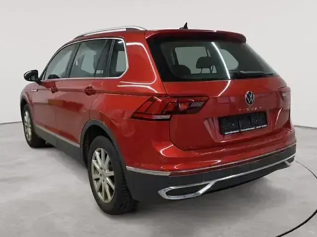 Używany VW Tiguan Elegance 150 KM (110 kW) 2023 Czerwony SUV