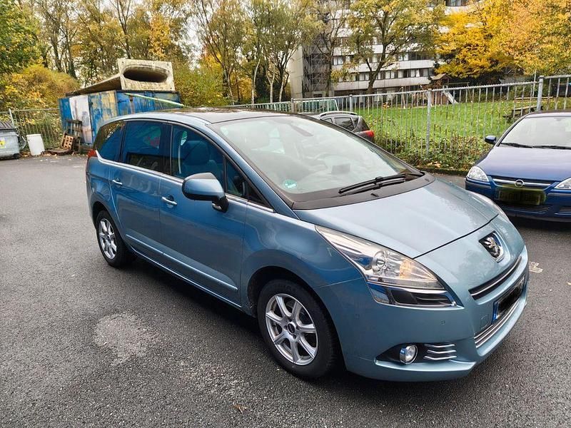 Blau Gebraucht 2010 Peugeot 5008 Platinum Van / Kleinbus | 5.300 € (Guter Preis) - Bild 1/4