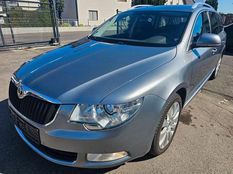 Grau Gebraucht 2012 Skoda Superb Elegance Kombi | 7.499 € (Guter Preis) - Bild 1/4