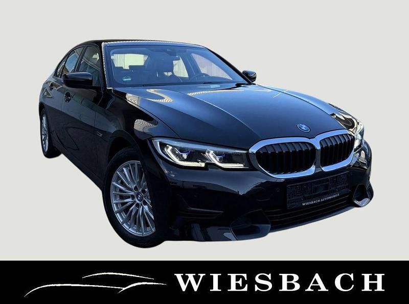 Gebraucht BMW 330e Sport Line 292 PS (214 kW) 2022 Schwarz 2 Limousine