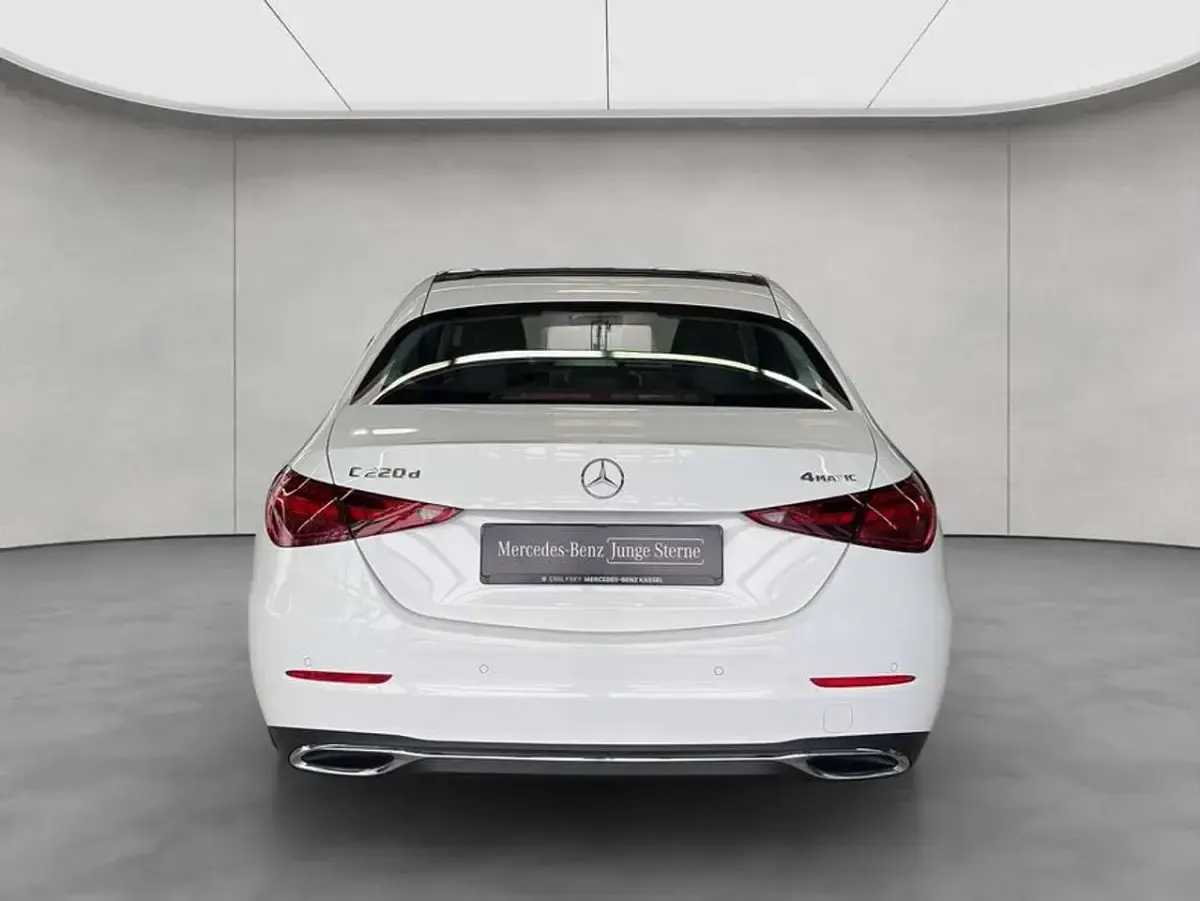 Gebraucht Mercedes C220 Avantgarde 200 PS (147 kW) 2025 Polarweiß Limousine