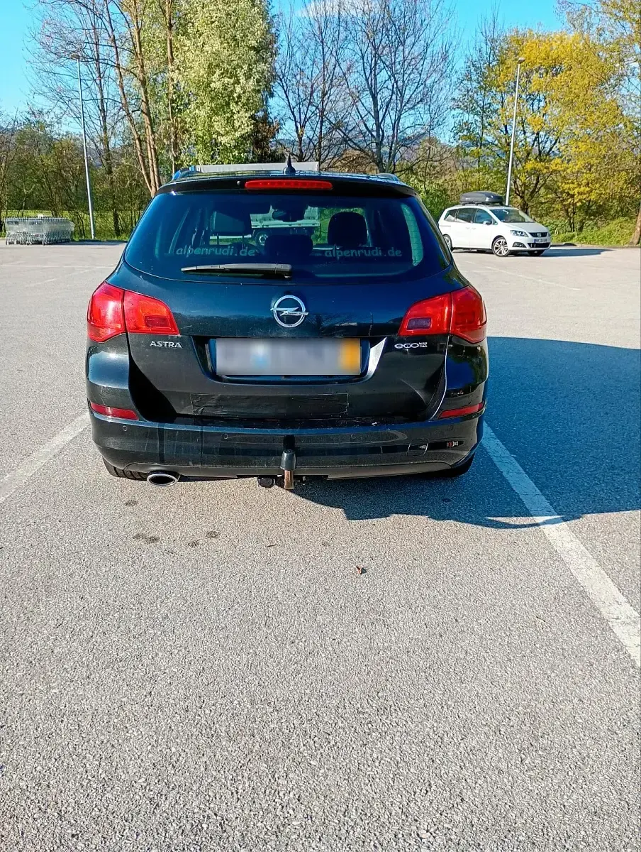 Second-hand Opel Astra 168 CP (123 kW) 2012 Negru Break