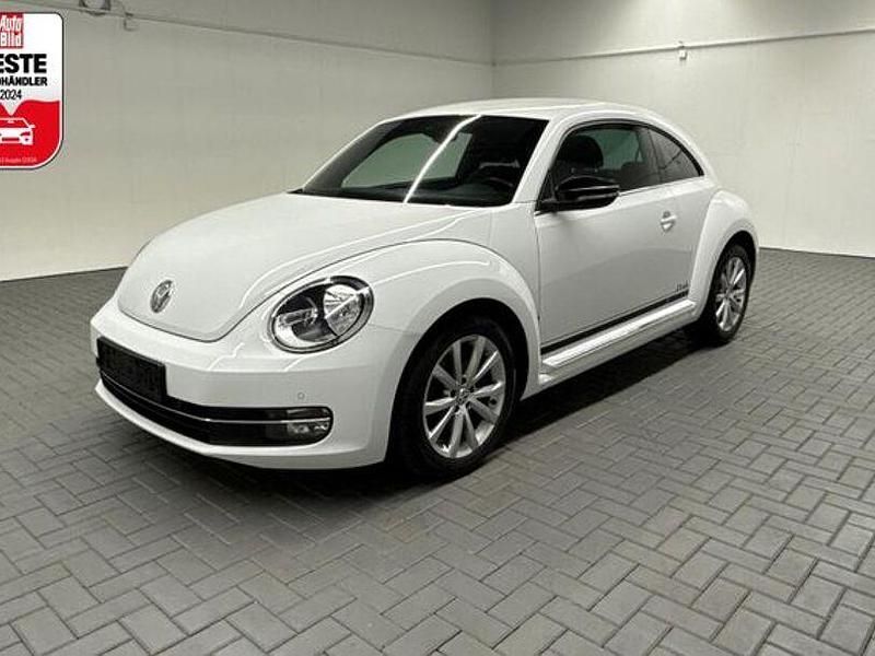 Weiß (purweiss) Gebraucht 2015 VW Beetle CLUB Kleinwagen | 12.980 € (Fairer Preis) - Bild 1/4